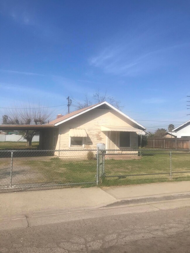 273 S Villa St, Porterville, CA 93257 - photo 4