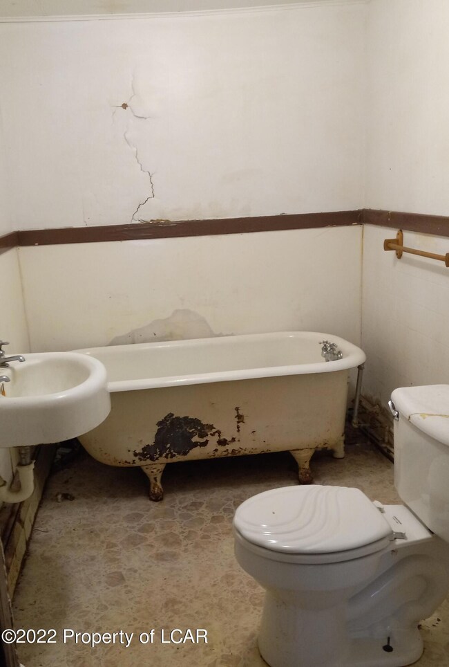 733 Diamond lower level bath