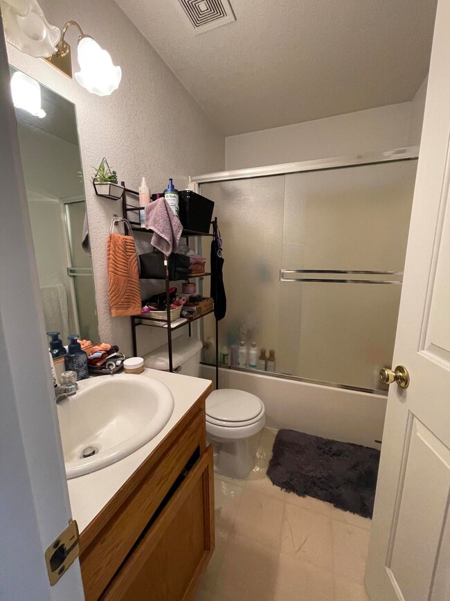 310 NE Terry Ln unit 2C, Grants Pass, OR 97526 - photo 7