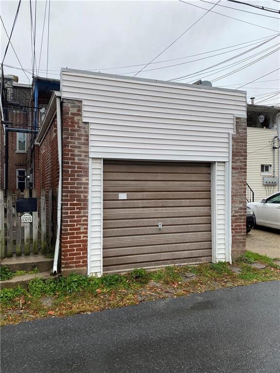 detached 1 car garage