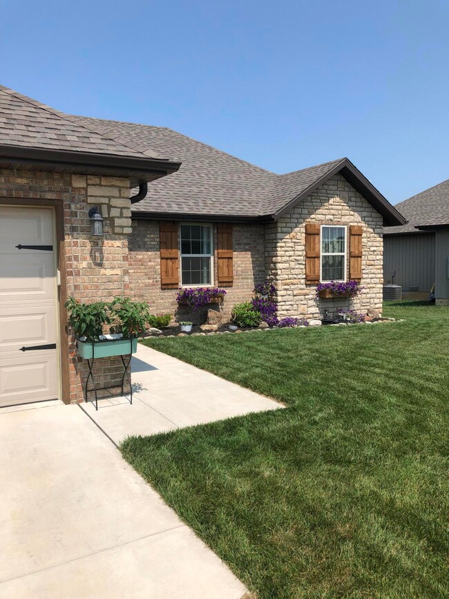 687 N Maplewood Hills Rd, Nixa, MO 65714 - photo 3