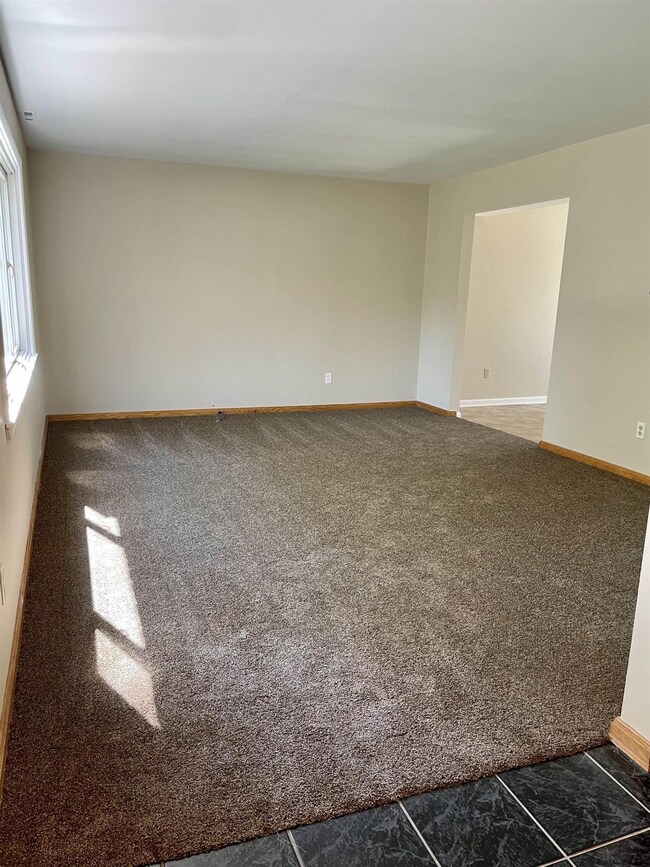 22 Donnelly Dr, Rensselaer, NY 12144 - photo 7