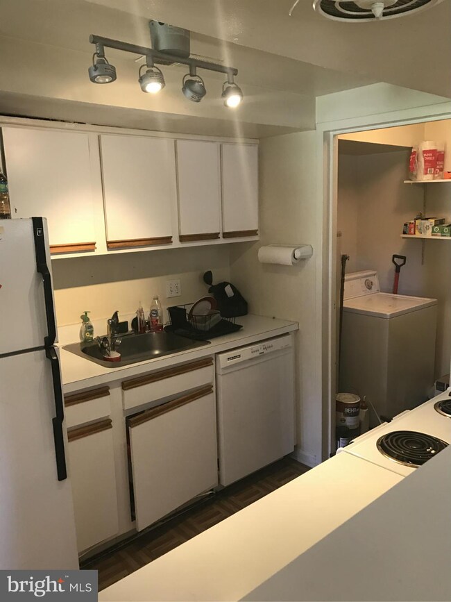 8774 Walutes Cir unit C, Alexandria, VA 22309 - photo 2