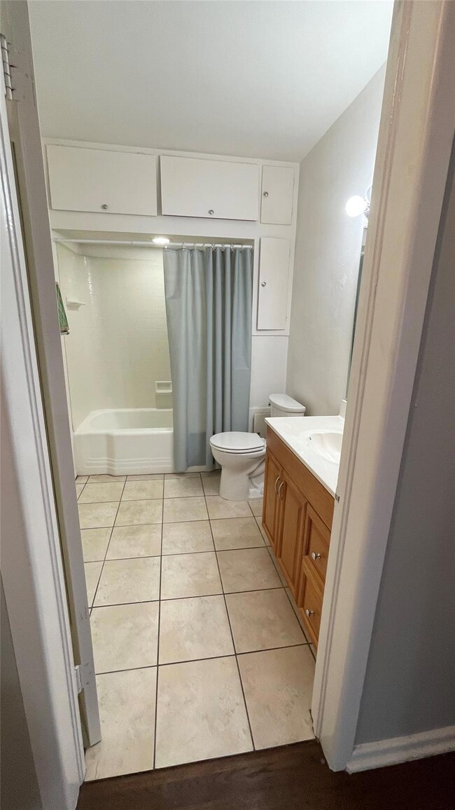 Main house full bathroom