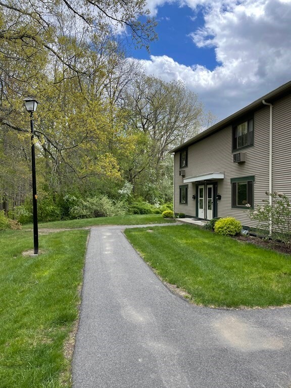 170 E Hadley Rd unit 97, Amherst, MA 01002 - photo 3