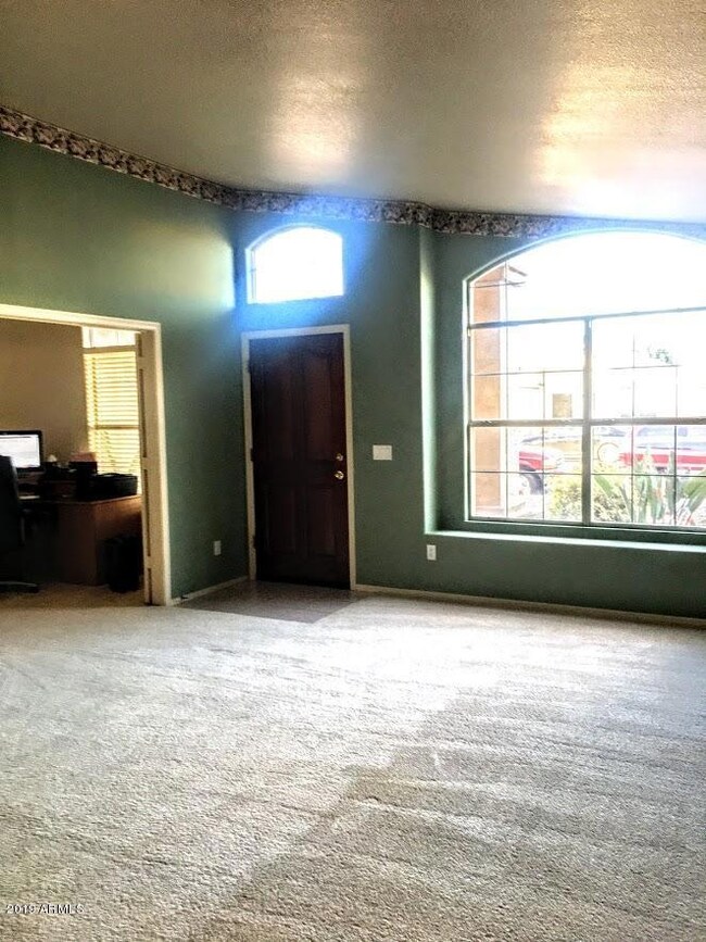 LV ROOM - FRONT DOOR
