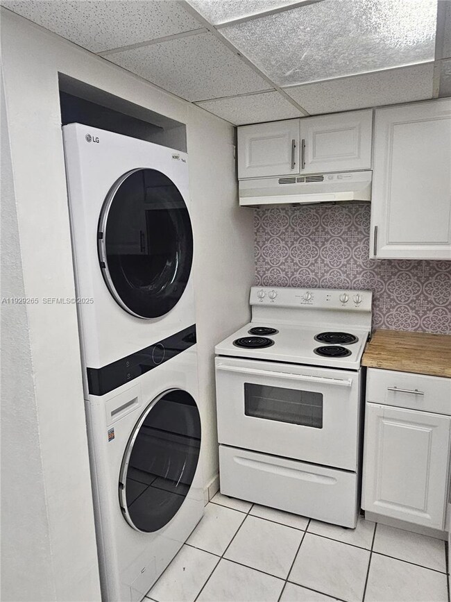 Samari Lake unit 2430, Hialeah, FL 33016 - photo 4