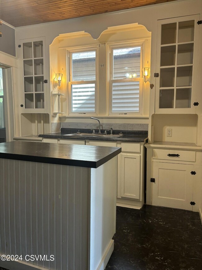 626 N 2nd St, Shamokin, PA 17872 - photo 5