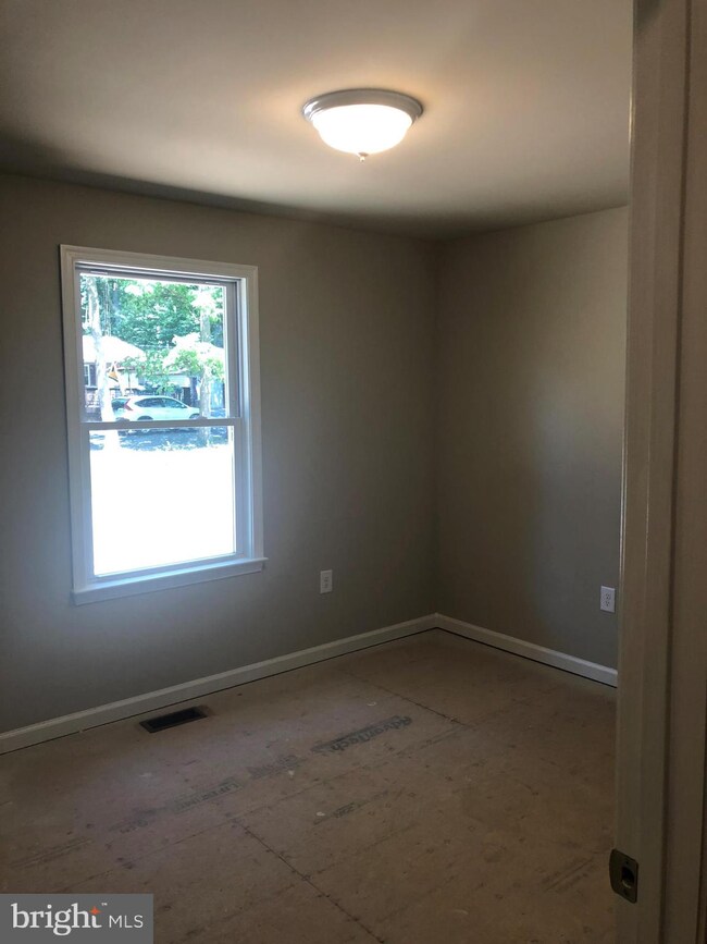 475 Shenandoah River Dr, Harpers Ferry, WV 25425 - photo 6