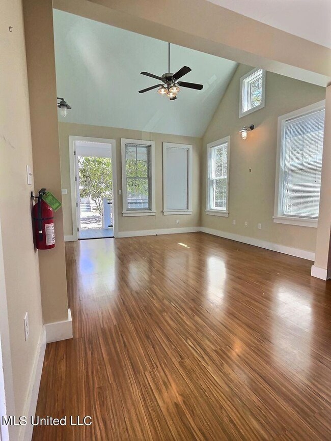 2151 Government St unit 603, Ocean Springs, MS 39564 - photo 2