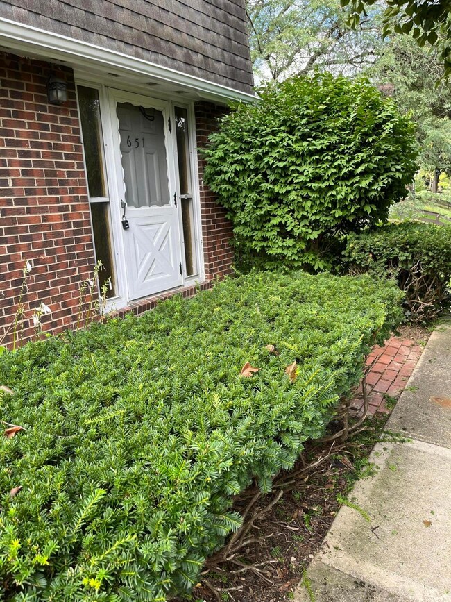 651 Simbury St unit E10, Columbus, OH 43228 - photo 4