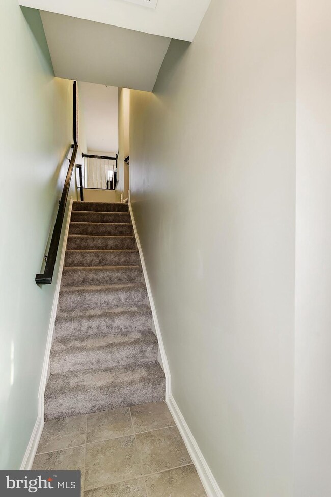 934 Magnolia Blossom Ct, Sykesville, MD 21784 - photo 2