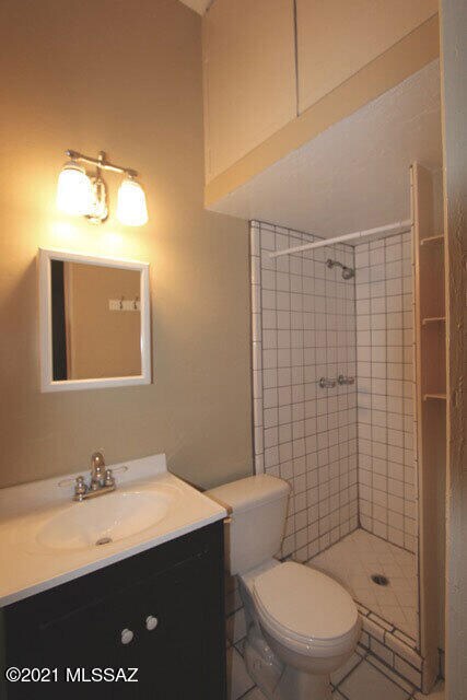 521-E-University-Blvd-new-bath