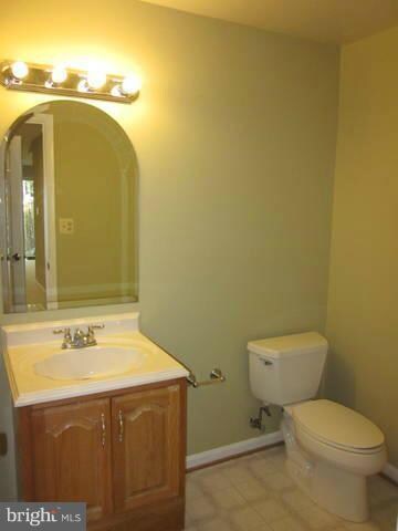 18602 Winding Creek Place, Germantown, MD 20874 - photo 2