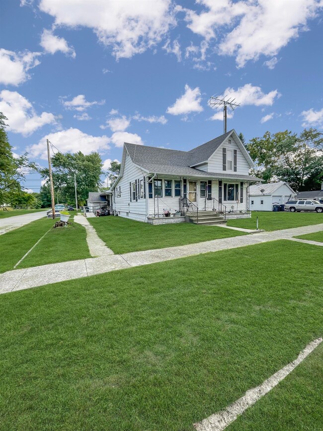 700 W Davis St, Hamlet, IN 46532 - photo 2