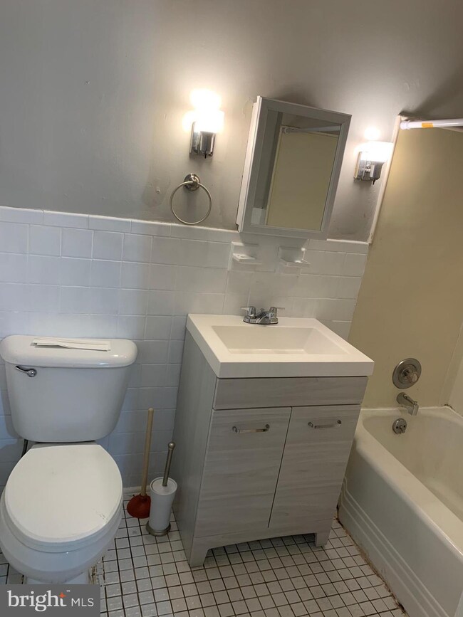 147 E Main St unit 1ST FLOOR, Mechanicsburg, PA 17055 - photo 5