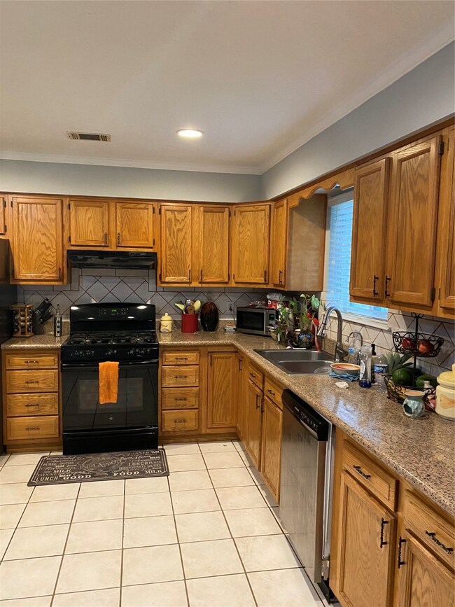 3359 Creek Grove Dr, Houston, TX 77066 - photo 3