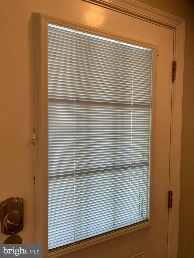 302A Locust St SE unit 2, Vienna, VA 22180 - photo 2