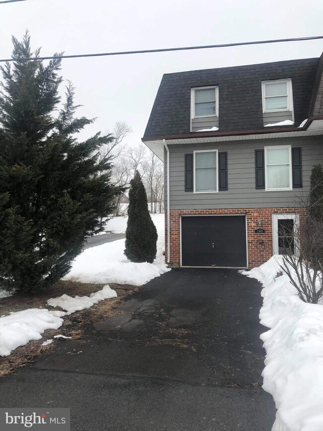 140 Meadowcreek Dr S, Chambersburg, PA 17202 - photo 2
