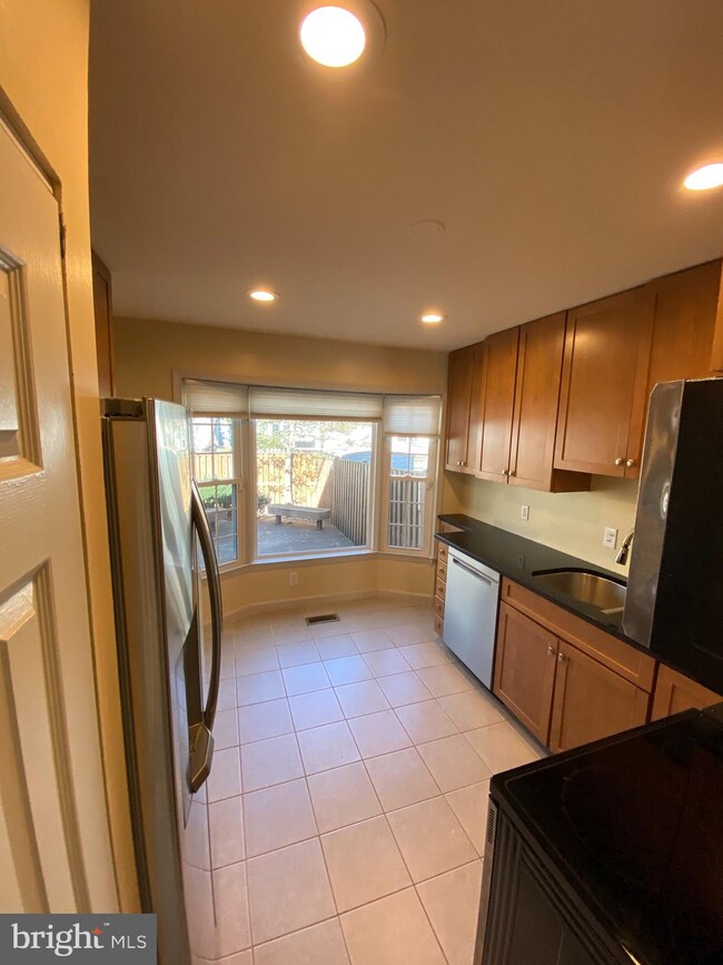 10314 Mockingbird Pond Ct, Burke, VA 22015 - photo 4