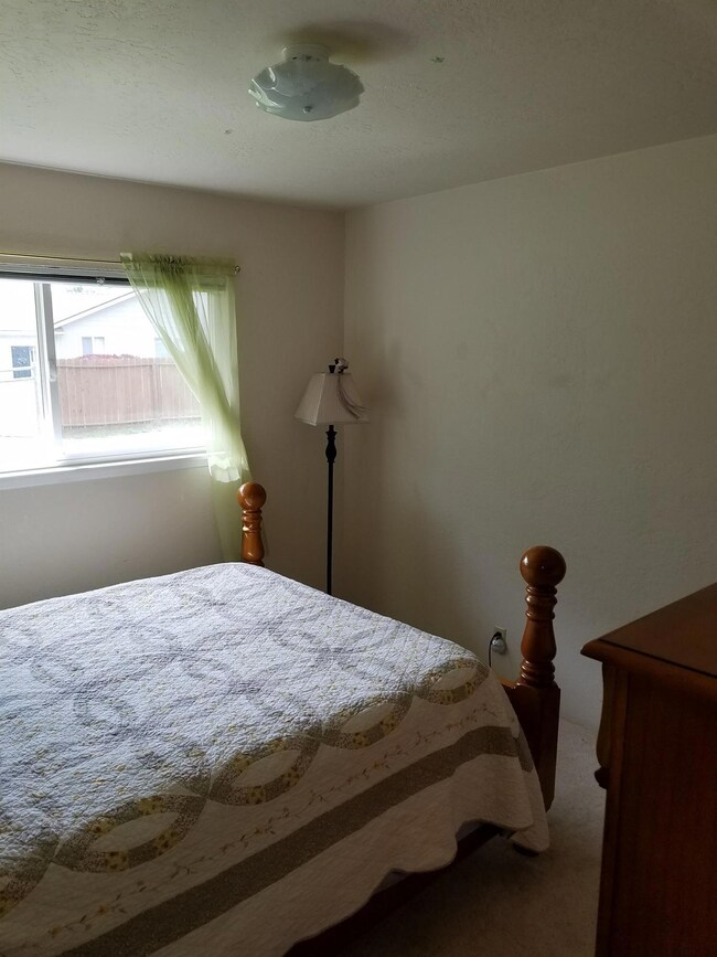 196 Kilborn Dr, Grants Pass, OR 97526 - photo 5