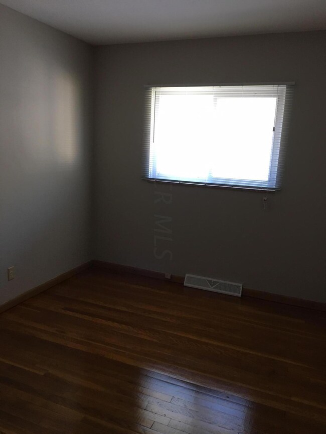 157 S Napoleon Ave, Columbus, OH 43213 - photo 5