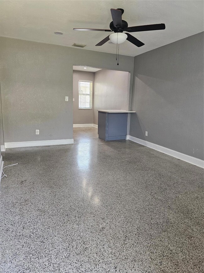 325 Phippen Waiters Rd unit 2, Dania, FL 33004 - photo 5