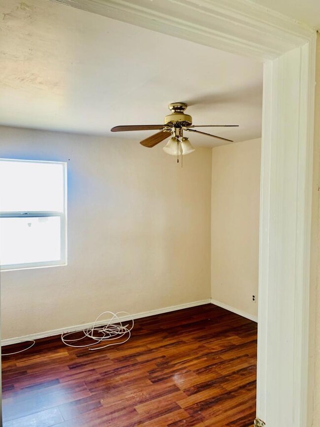 1129 Hawaii St, El Paso, TX 79915 - photo 6