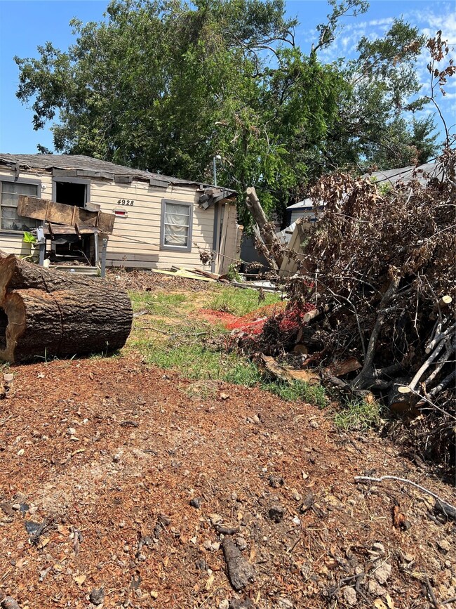 4928 Creekmont Dr, Houston, TX 77091 - photo 2