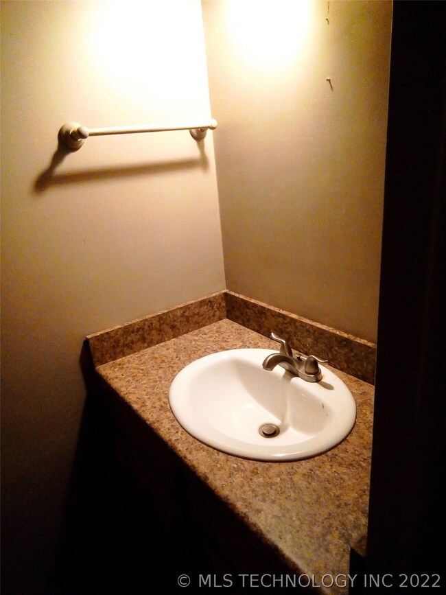 6108 S Madison Place unit A, Tulsa, OK 74136 - photo 7