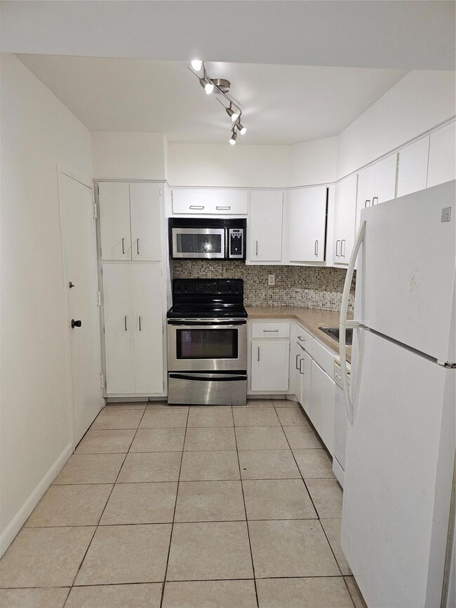 Arlen House unit 1717, Sunny Isles Beach, FL 33160 - photo 2