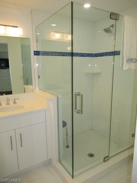 Large Shower area with Seamless Glass
