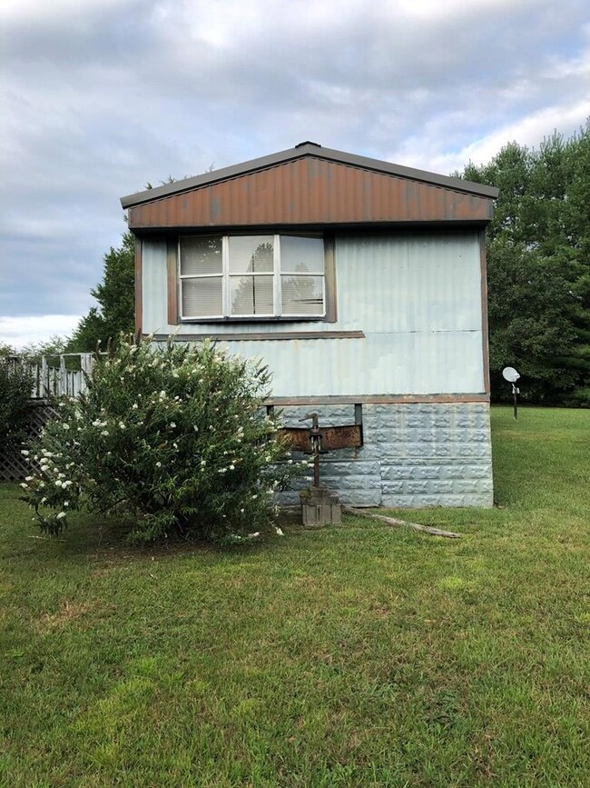 13299 Old Kentucky Rd, Walling, TN 38587 - photo 5