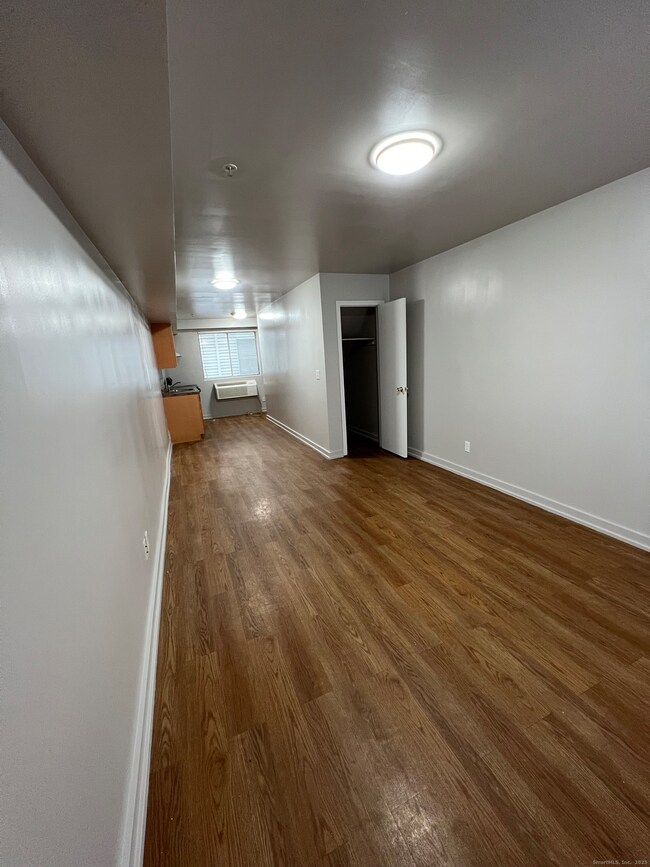 385 Putnam Ave unit 38, Hamden, CT 06517 - photo 2