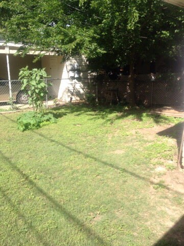 1011 Hackberry St unit A, San Marcos, TX 78666 - photo 3