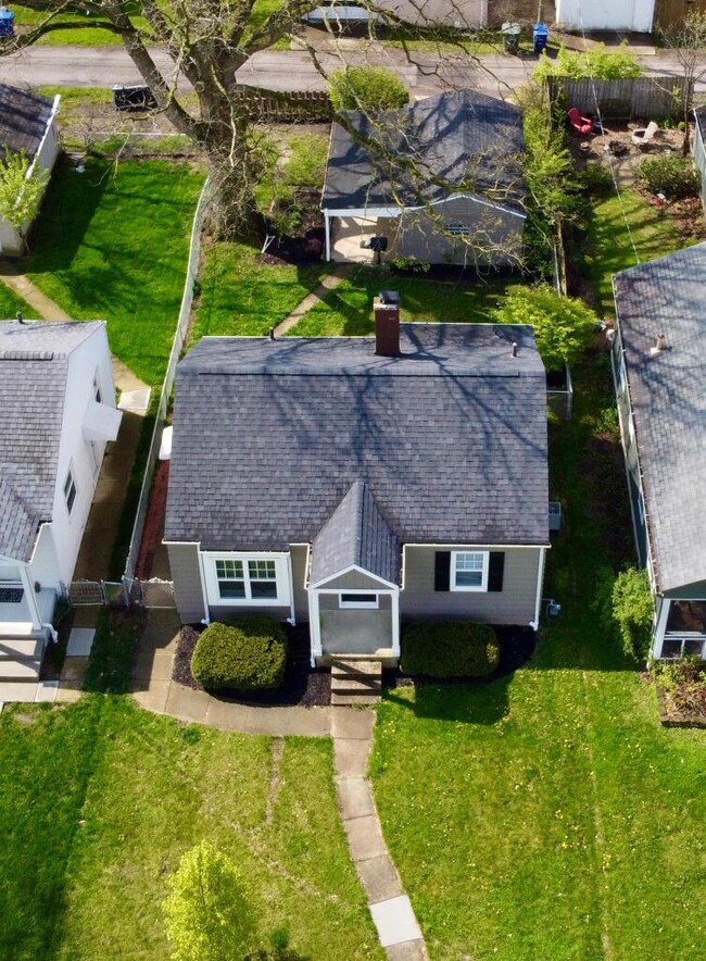 639 E Jeffrey Place, Columbus, OH 43214 - photo 3