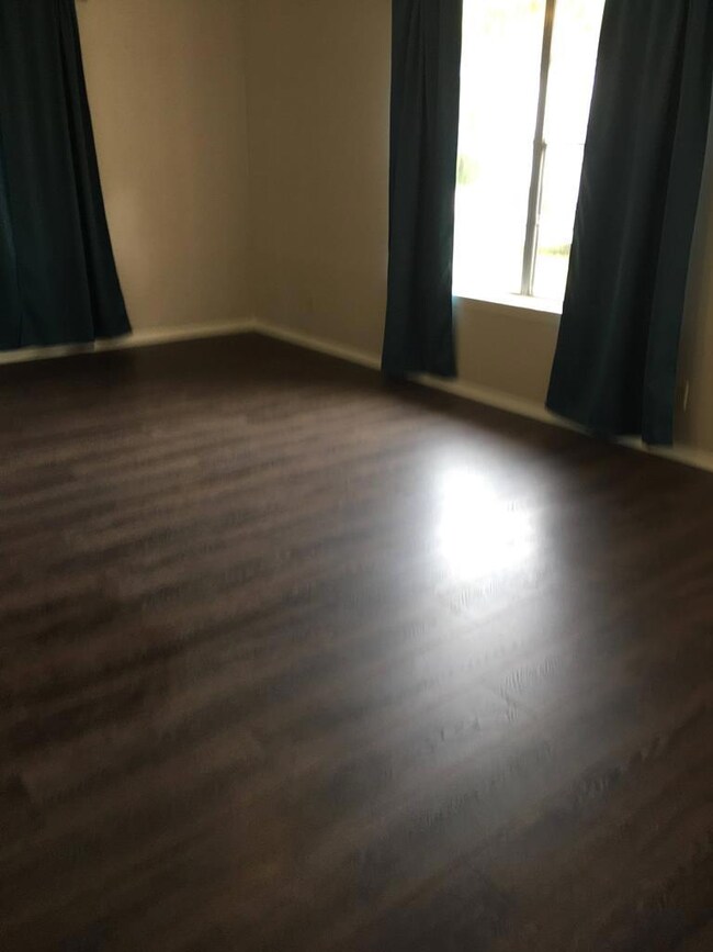 2416 10th St, Bay City, TX 77414 - photo 4