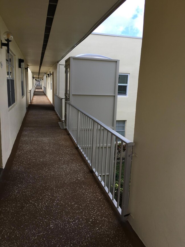 562 Capri L, Delray Beach, FL 33484 - photo 3