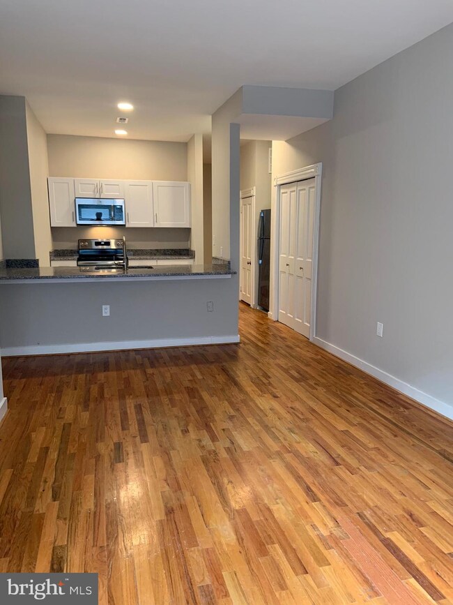 1113 N Calvert St unit B, Baltimore, MD 21202 - photo 4