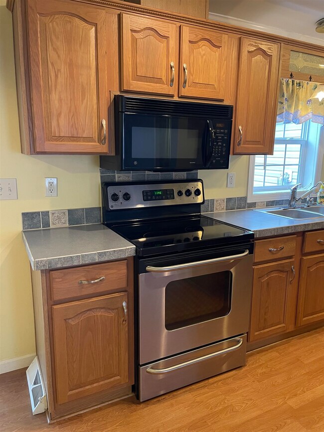 3 Temple Dr, Rochester, NH 03868 - photo 4