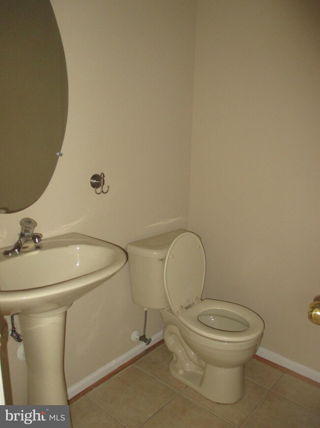 8112 Shannons Alley, Laurel, MD 20724 - photo 4