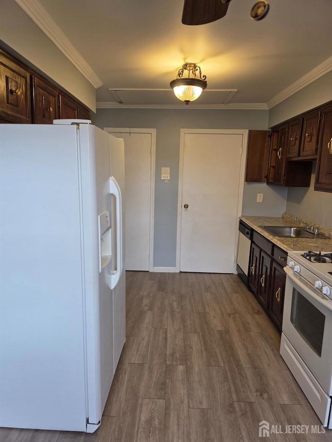 206 Sharon Garden Ct, Woodbridge, NJ 07095 - photo 6