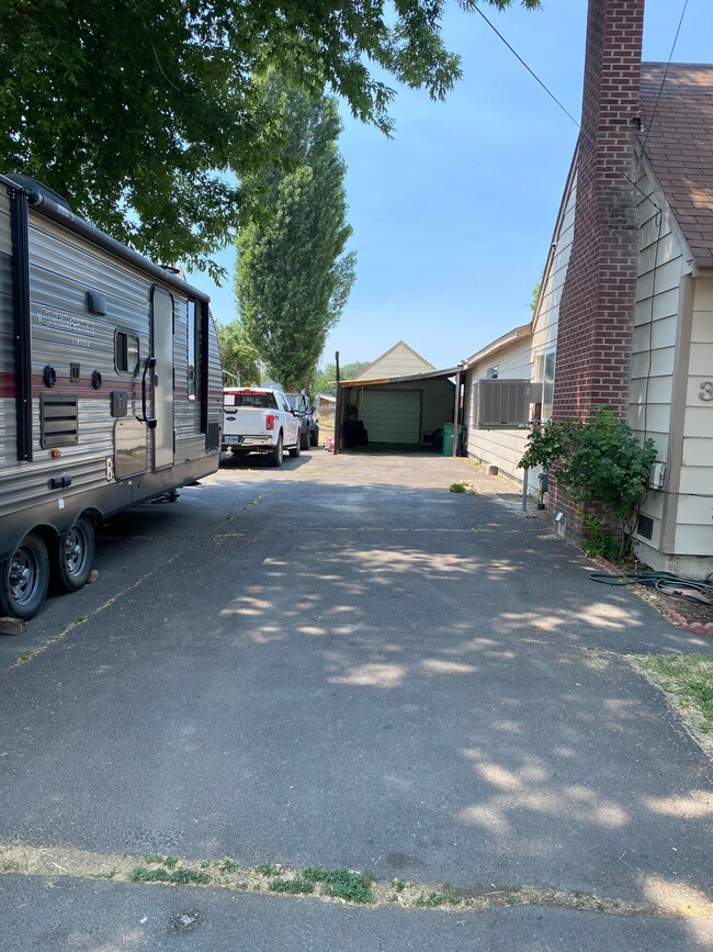 3830 Summers Ln, Klamath Falls, OR 97603 - photo 3