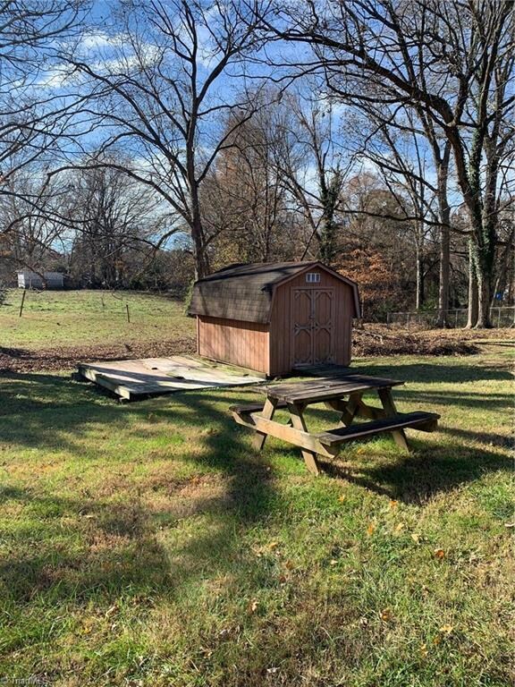 811 Dixon Ave, Asheboro, NC 27203 - photo 3