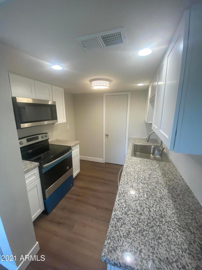 954 E Diamond Dr, Tempe, AZ 85283 - photo 4