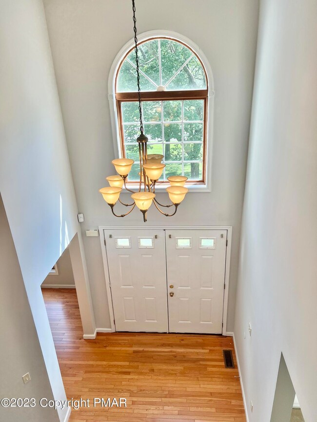 2113 Bushkill Cir, Bushkill, PA 18324 - photo 2