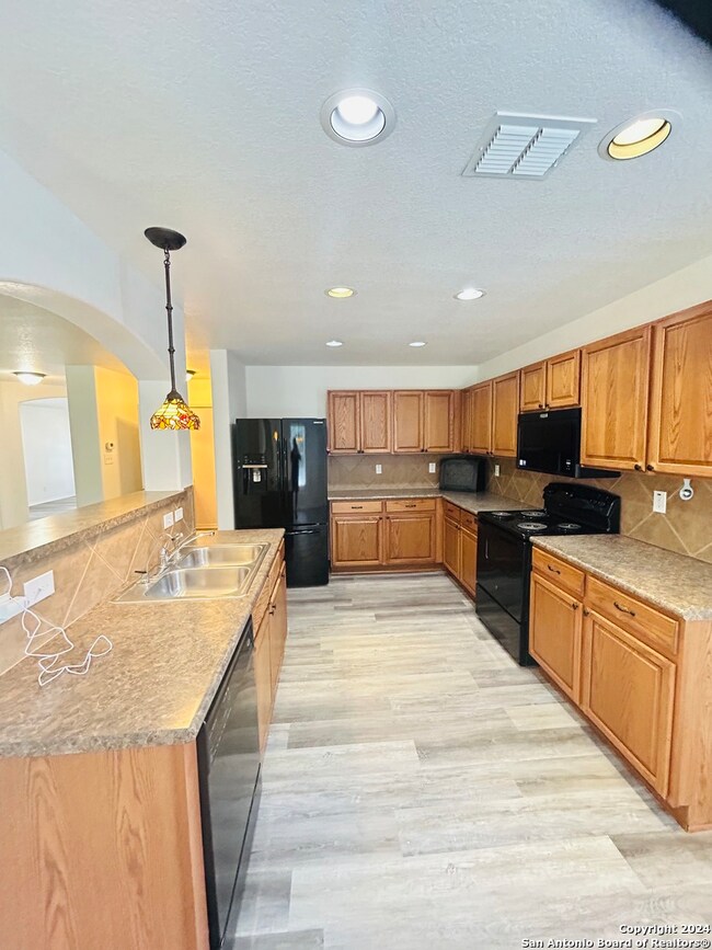 10326 Roseangel Ln, Helotes, TX 78023 - photo 4