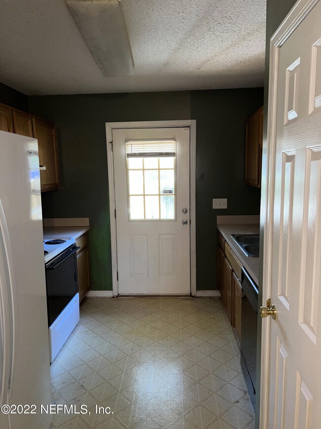 7087 Oakwood Dr, Jacksonville, FL 32211 - photo 4