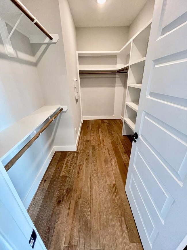 803 Thornton Rd unit B, Houston, TX 77018 - photo 3