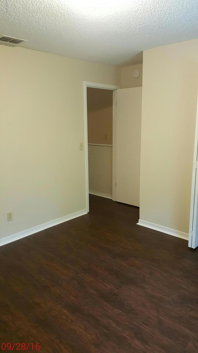 4400 Melissa Ct W, Jacksonville, FL 32210 - photo 6